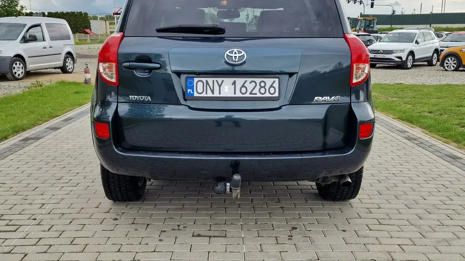 TOYOTA RAV4 -
