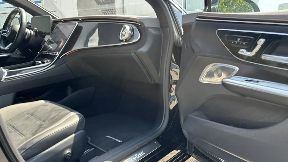 MERCEDES-BENZ EQE -