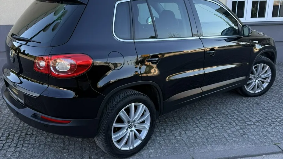 VOLKSWAGEN Tiguan -