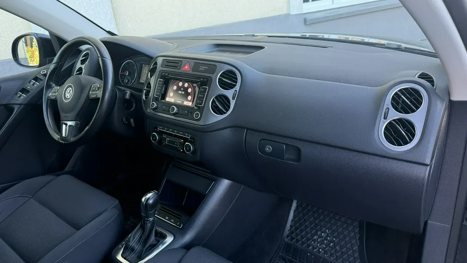 VOLKSWAGEN Tiguan -