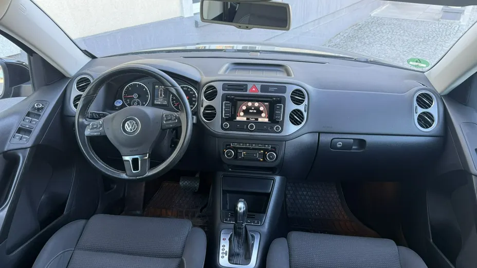 VOLKSWAGEN Tiguan -