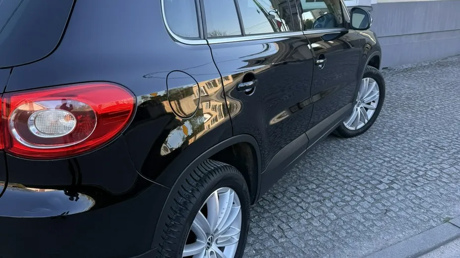 VOLKSWAGEN Tiguan -