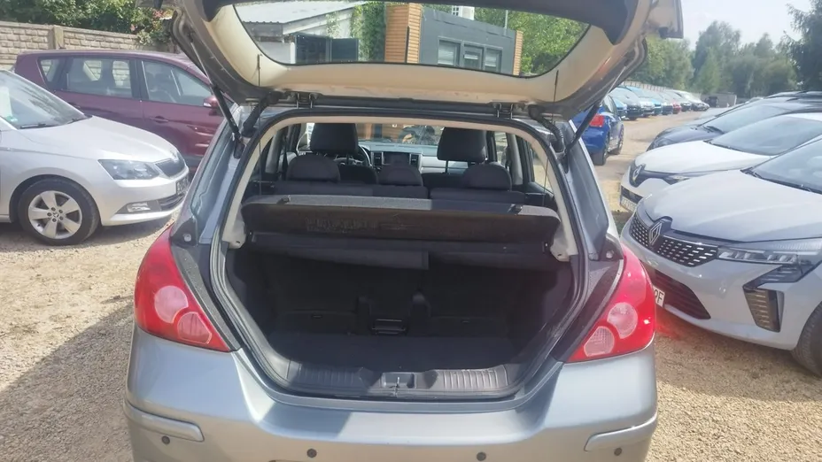 NISSAN Tiida -
