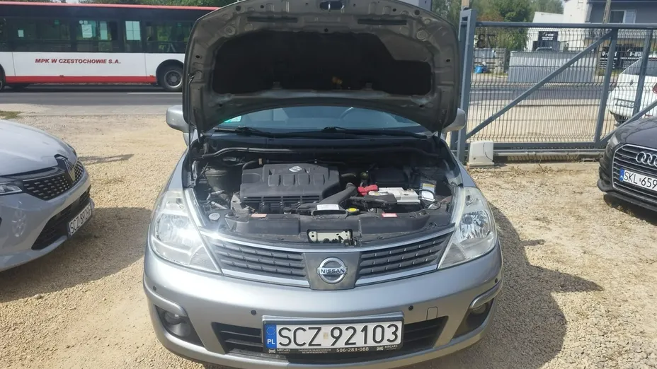 NISSAN Tiida -