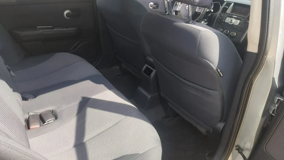 NISSAN Tiida -