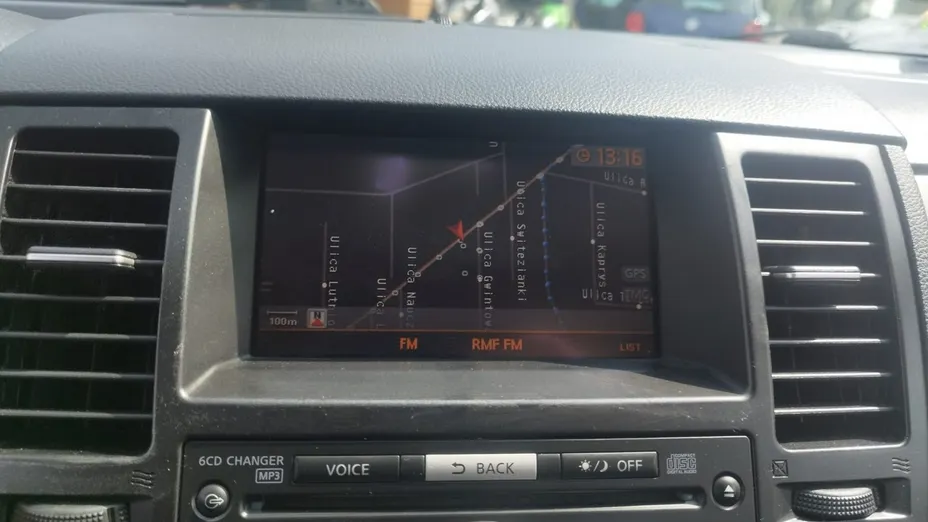 NISSAN Tiida -