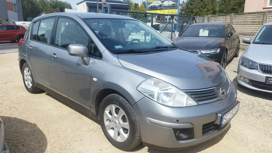 NISSAN Tiida -