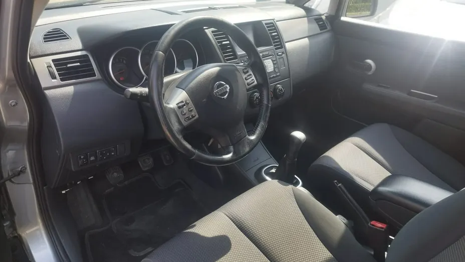 NISSAN Tiida -