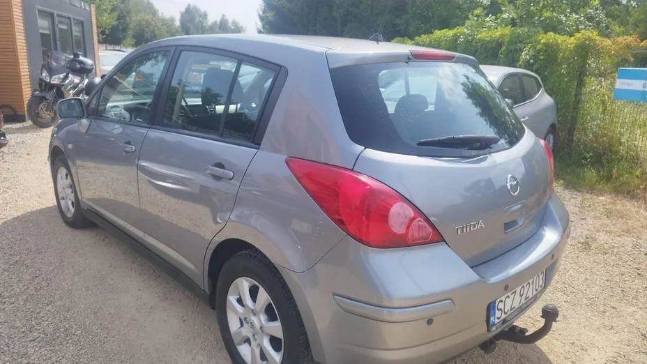 NISSAN Tiida -