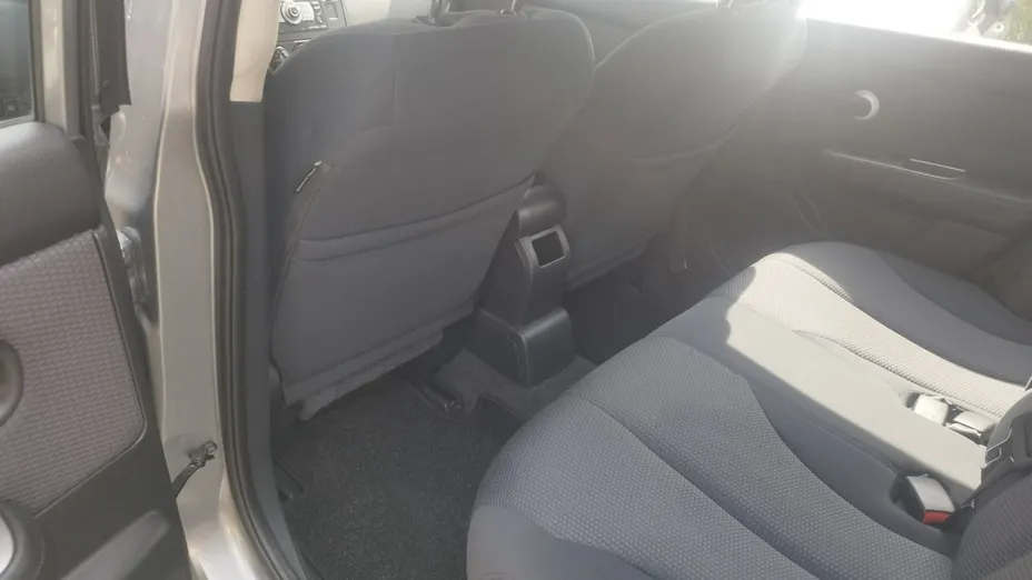 NISSAN Tiida -