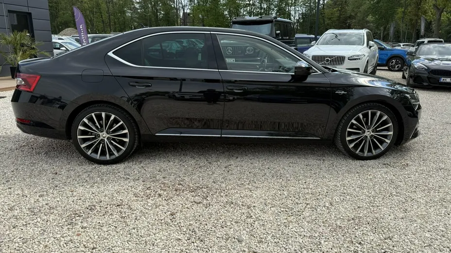 SKODA Superb -