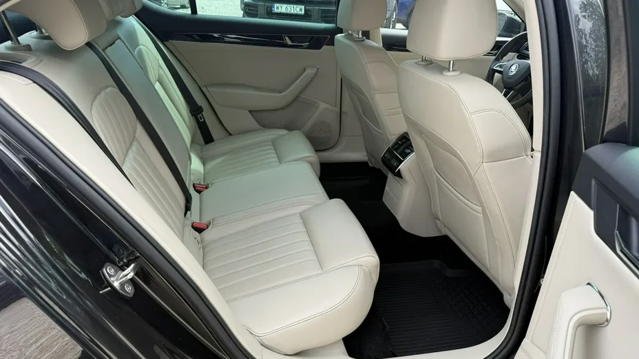 SKODA Superb -