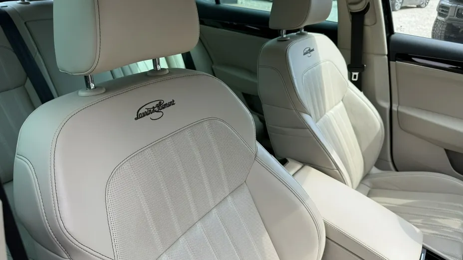 SKODA Superb -