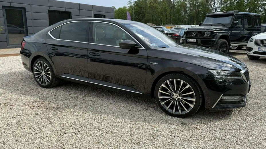 SKODA Superb -