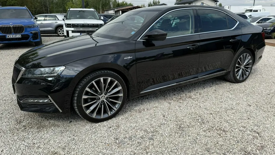 SKODA Superb -