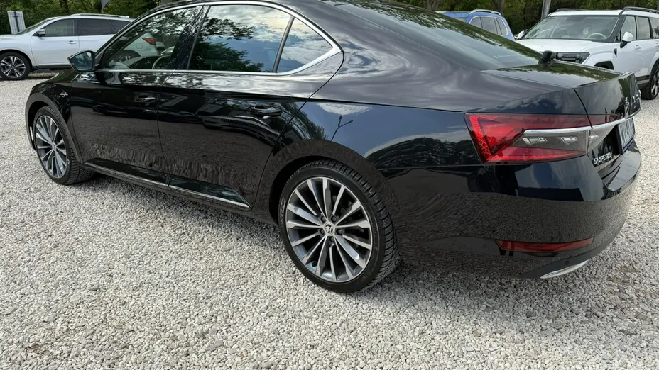 SKODA Superb -