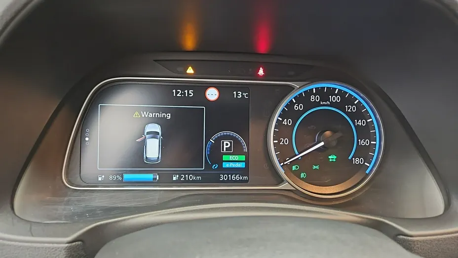 NISSAN Leaf -