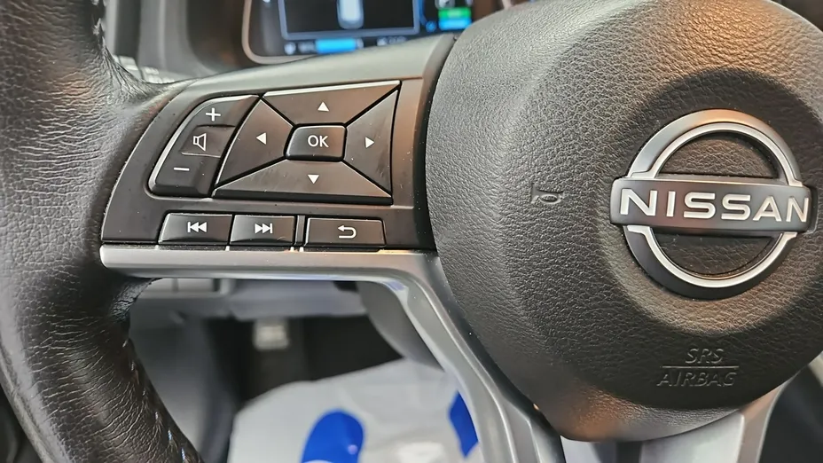 NISSAN Leaf -