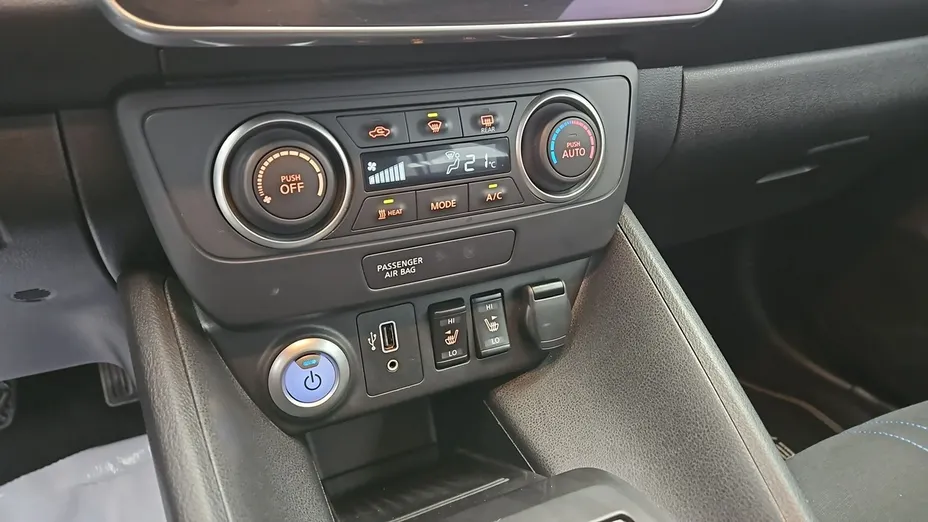 NISSAN Leaf -