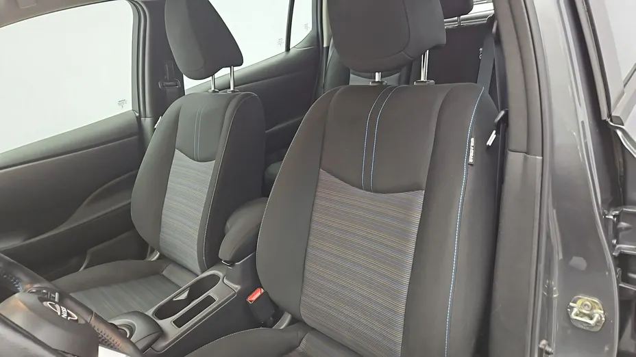 NISSAN Leaf -