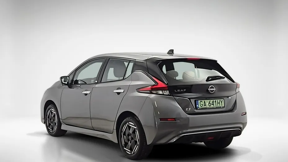 NISSAN Leaf -