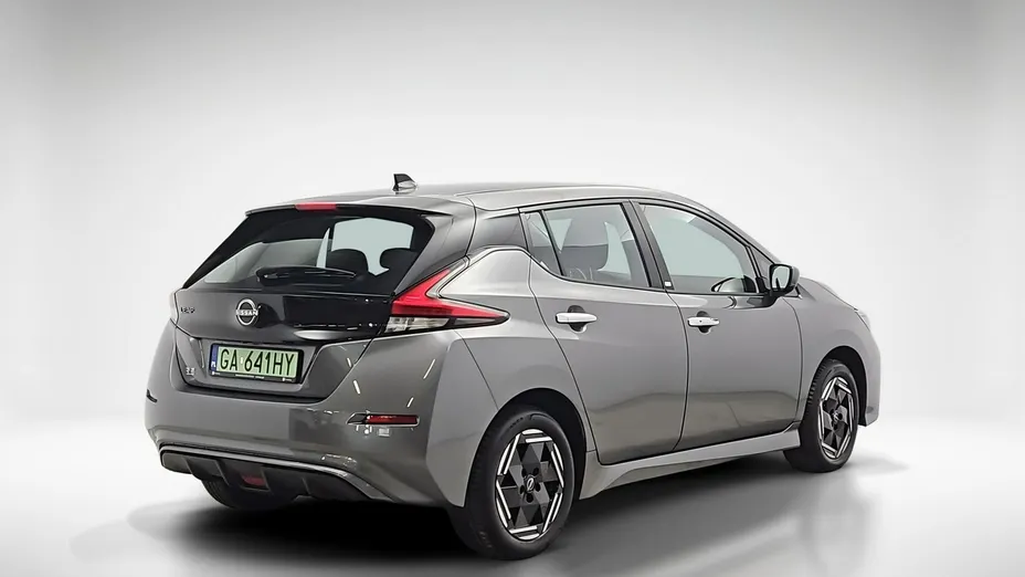 NISSAN Leaf -