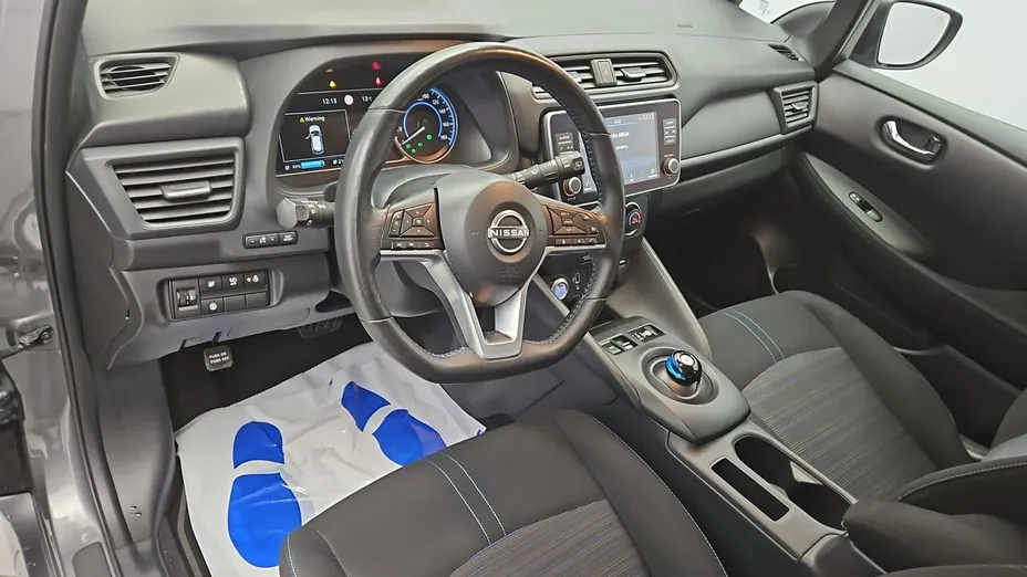 NISSAN Leaf -