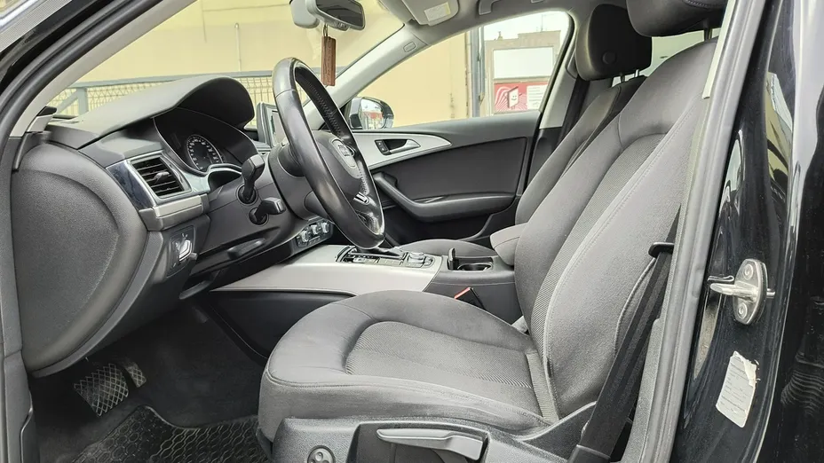 AUDI A6 -