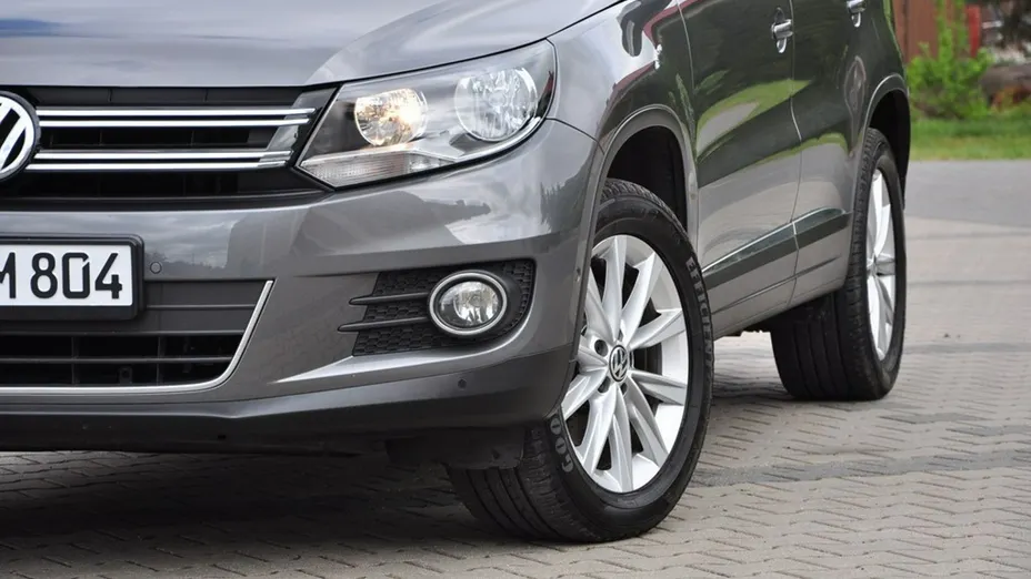 VOLKSWAGEN Tiguan -