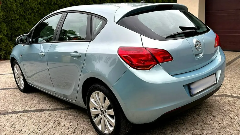 OPEL Astra -