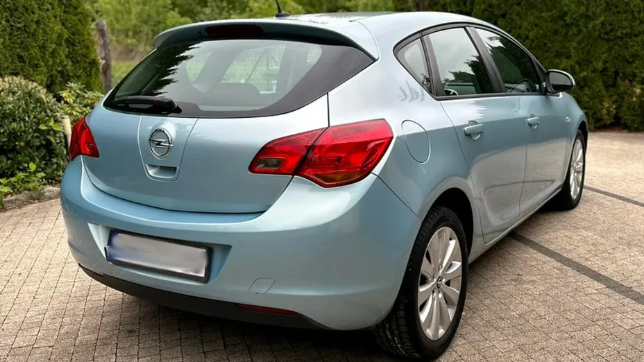 OPEL Astra -