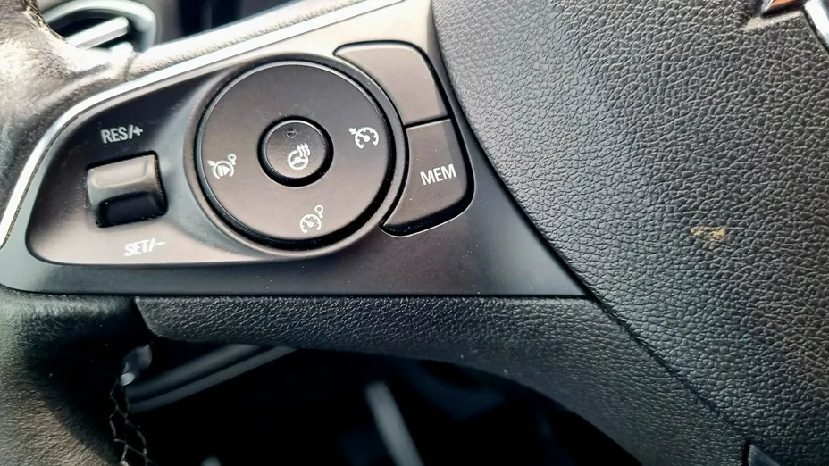 OPEL Grandland X -
