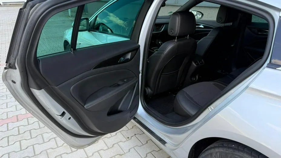 OPEL Insignia -