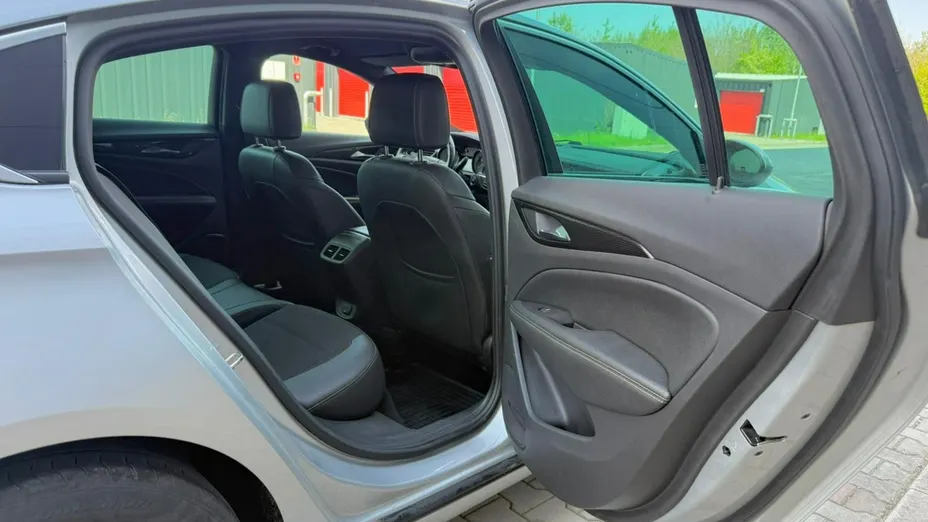 OPEL Insignia -