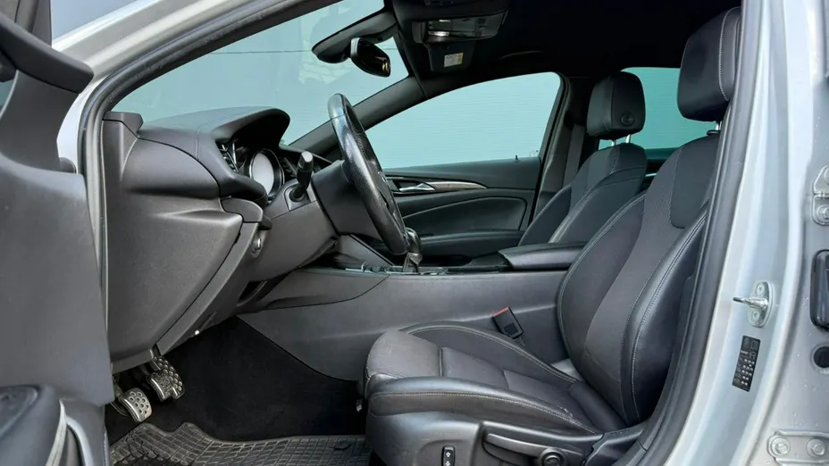 OPEL Insignia -