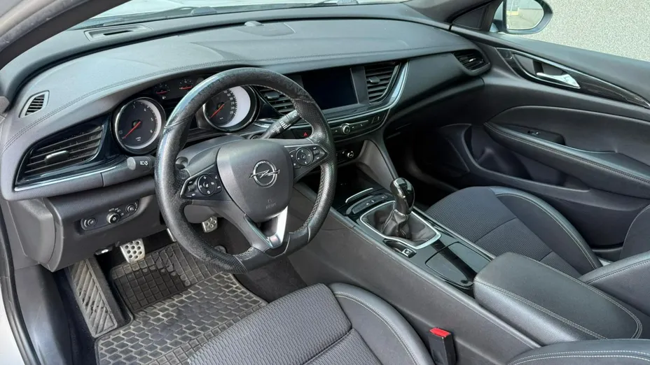 OPEL Insignia -