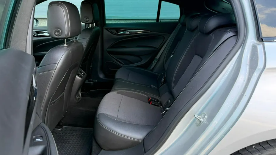 OPEL Insignia -