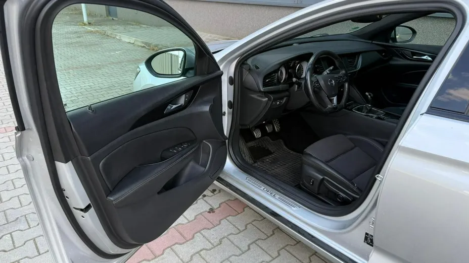 OPEL Insignia -