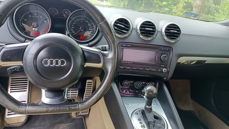 AUDI TT -