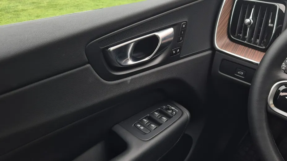 VOLVO XC60 -