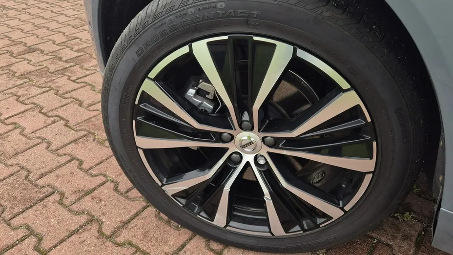 VOLVO XC60 -