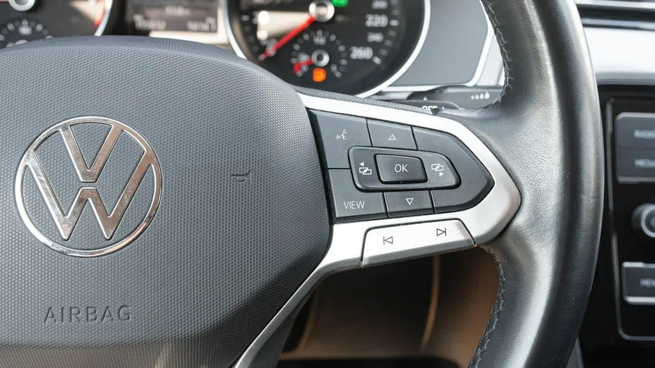 VOLKSWAGEN Passat -