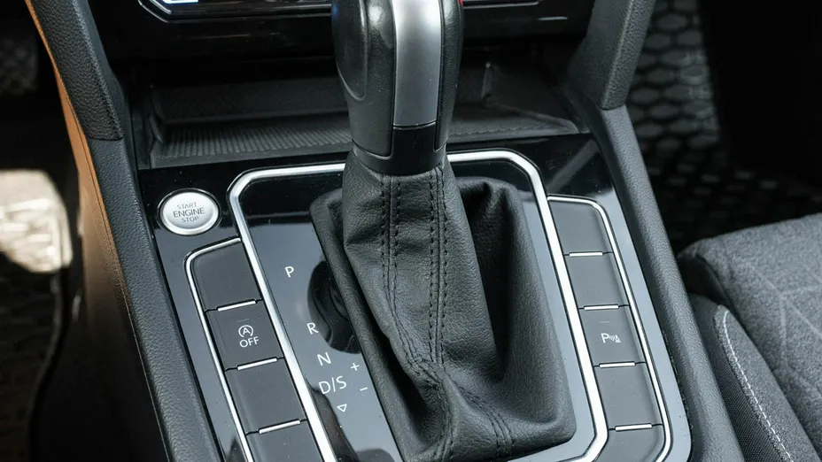 VOLKSWAGEN Passat -