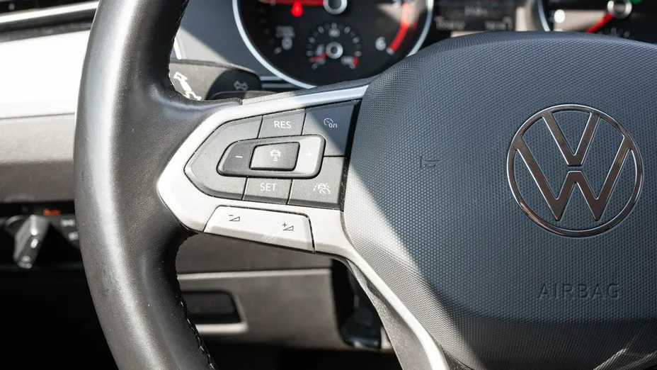 VOLKSWAGEN Passat -
