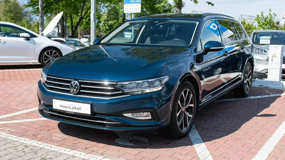 VOLKSWAGEN Passat -