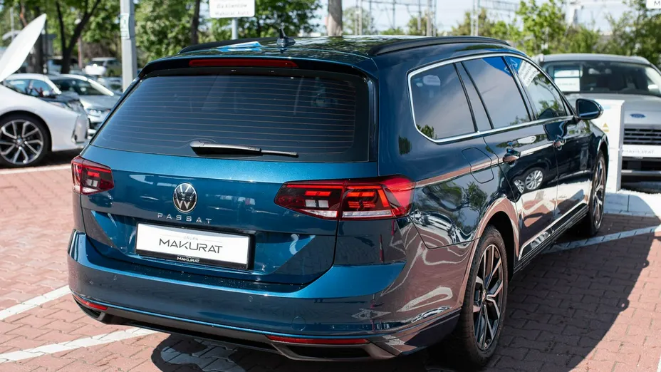 VOLKSWAGEN Passat -