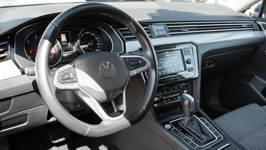VOLKSWAGEN Passat -