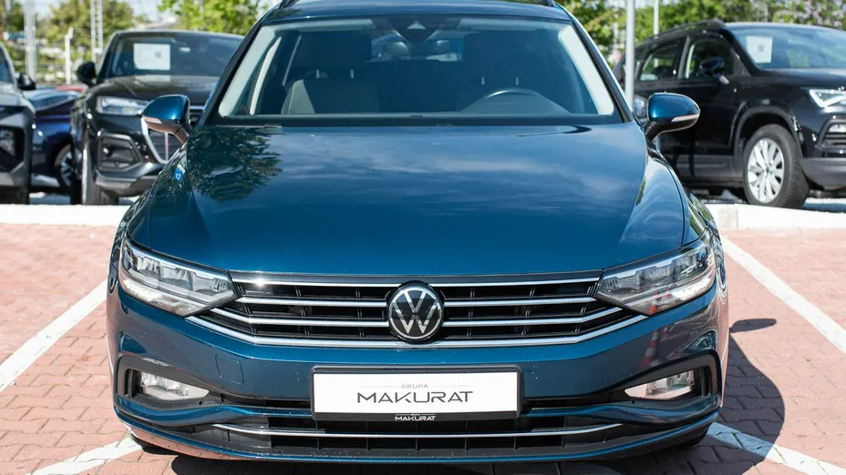 VOLKSWAGEN Passat -
