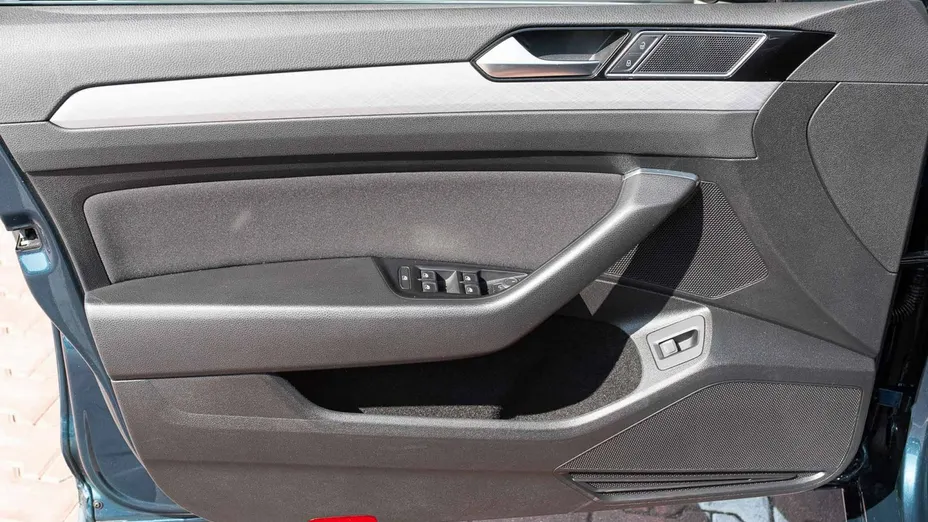 VOLKSWAGEN Passat -