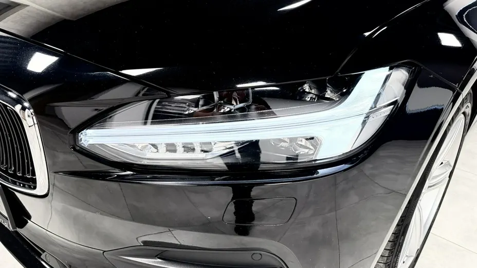 VOLVO V90 -